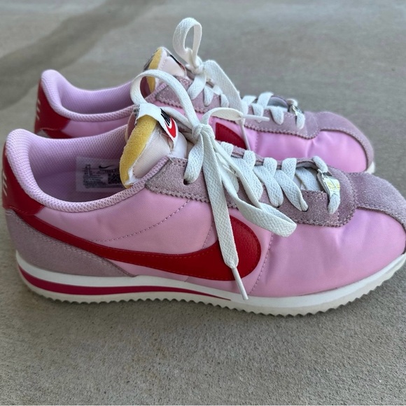 Nike Cortez Women's Pink and Red Valentine Sneakers 8.5 - Picture 2 of 11